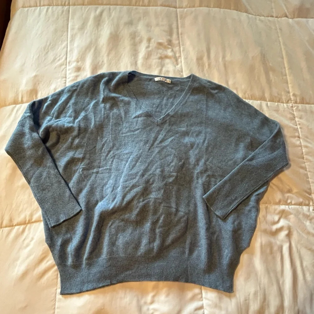 Women's Light Blue 100% Cashmere Dolman Sleeve Sweater Size S/M IRL COLLECTION